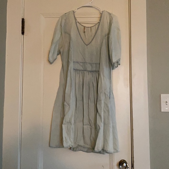 Anthropologie Dresses & Skirts - EUC chambray Anthropologie dress